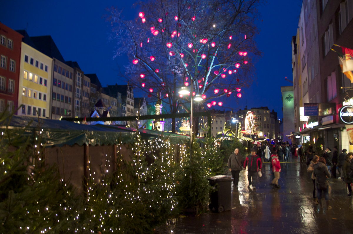 Weihnachstmarkt w strugach deszczu